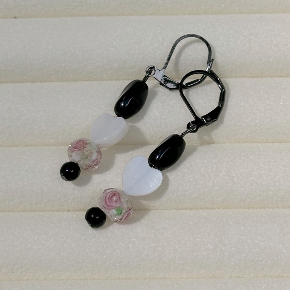 Handmade Black & White Heart Lever Back Earrings Hematite Finish Rose Beads - Picture 6 of 6